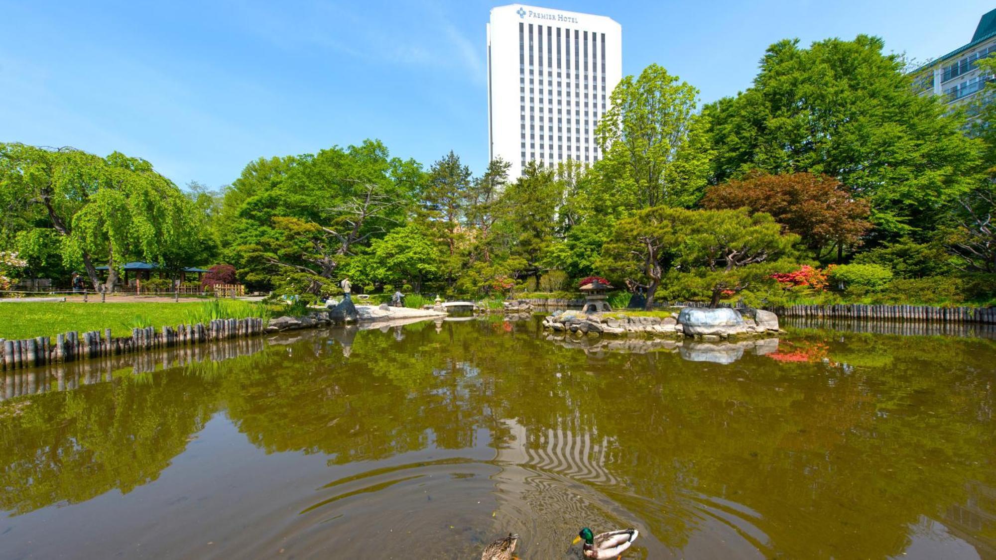 Premier Hotel Nakajima Park Sapporo Ngoại thất bức ảnh The duck pond at the center of the park