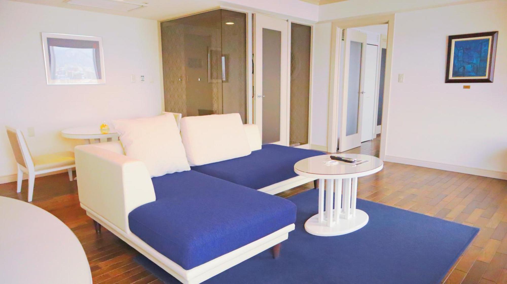 Premier Hotel Nakajima Park Sapporo Ngoại thất bức ảnh A living room in a serviced apartment in Hong Kong