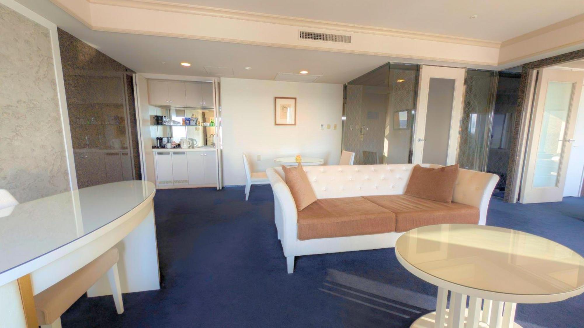 Premier Hotel Nakajima Park Sapporo Ngoại thất bức ảnh A suite at the hotel